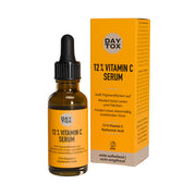 DAYTOX Vitamin C Serum Flasche und orangefarbene Produktverpackung, beide von vorne sichtbar.